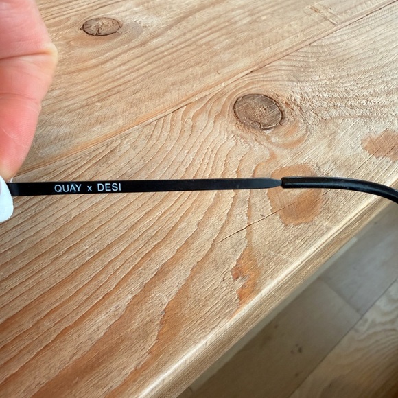 Quay Australia Black and Silver Aviator Sunglasses - Picture 5 of 5